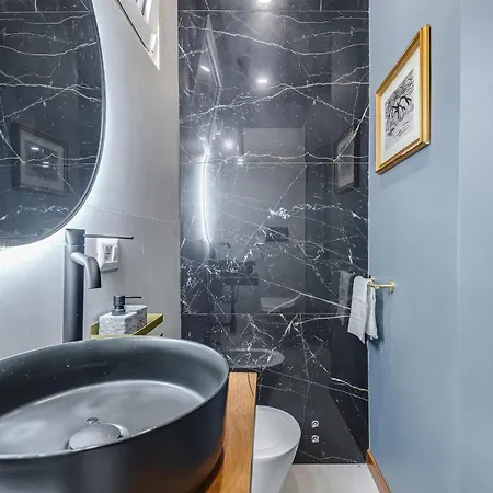 Apartment Stranger Pod *