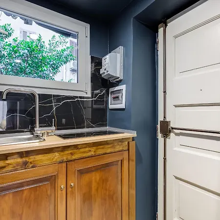 Apartment Stranger Pod *