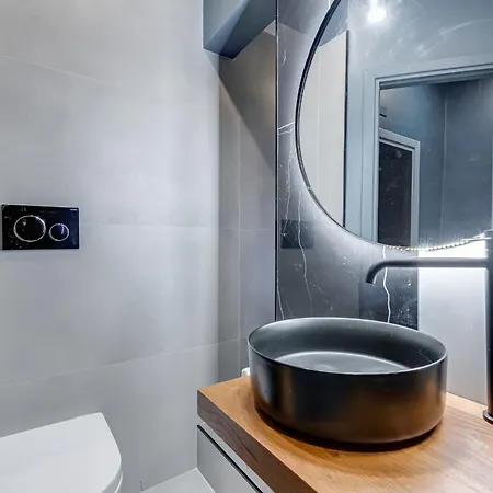 Apartment Stranger Pod