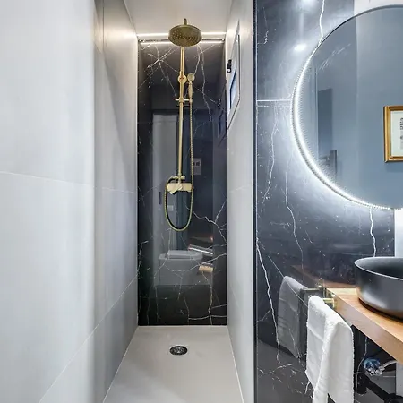 Stranger Pod Apartament